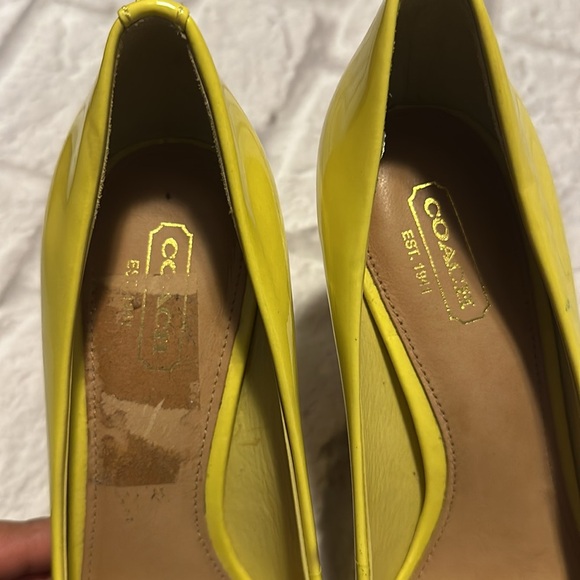 Coach Nala Patent Leather Yellow Bright Citrine Pumps Women’s Size 7.5 - Picture 10 of 10